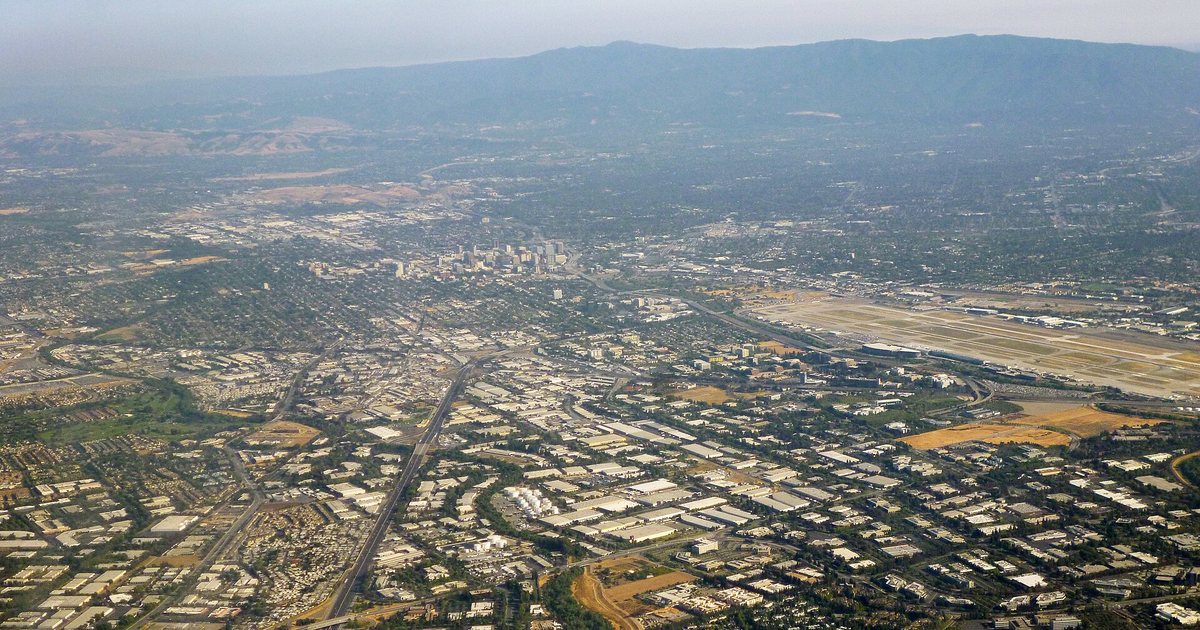 Silicon Valley — 빅테크 실적 발표와 2억 연봉 AI 채용, 내 통장과 커리어엔 어떤 영향을 줄까