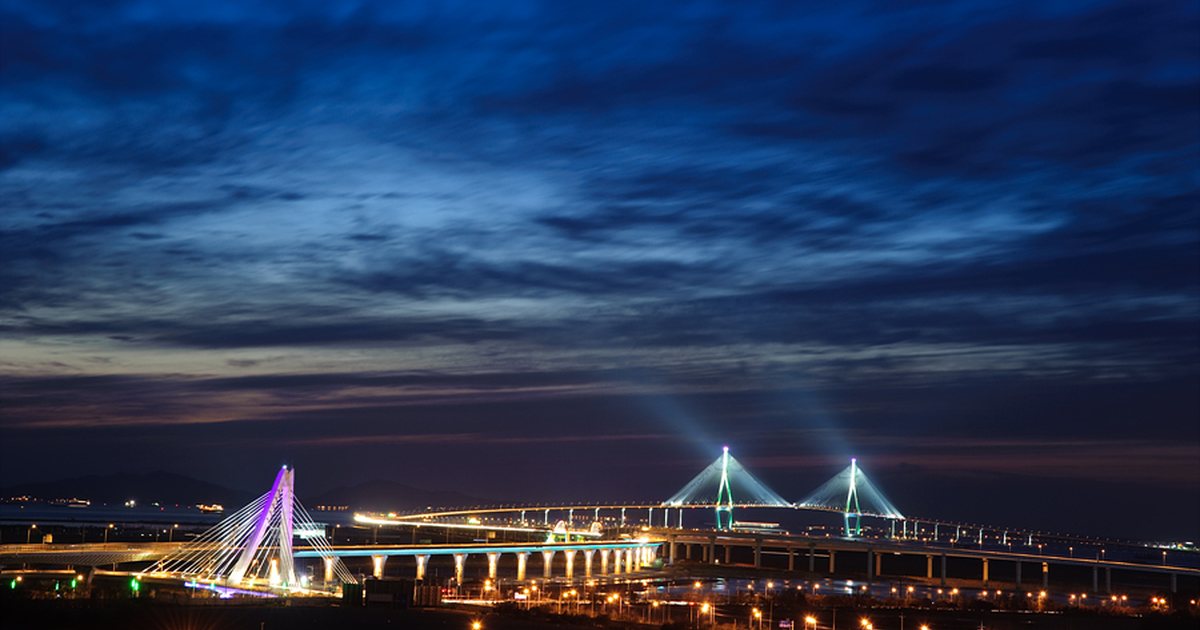 Incheon Bridge — Incheon Airport to Seoul: AREX vs Bus vs Taxi Compared