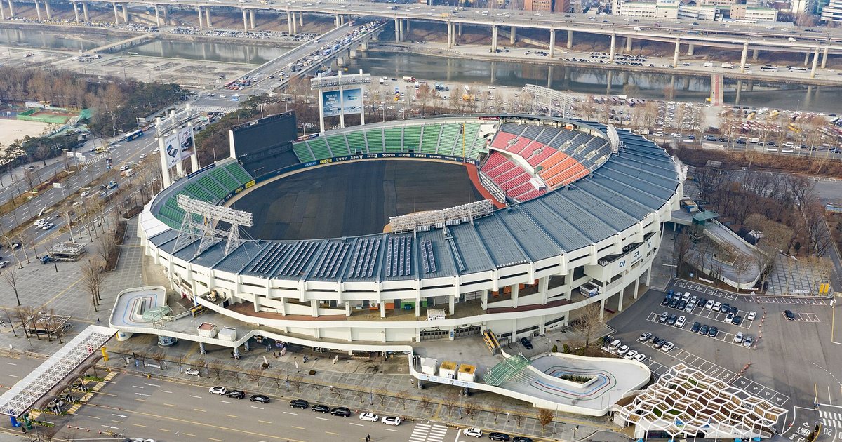 Jamsil Baseball Stadium — 박해민: 0.583 맹타에도 홀로 고개 숙인 '단 1명'의 진짜 의미는?