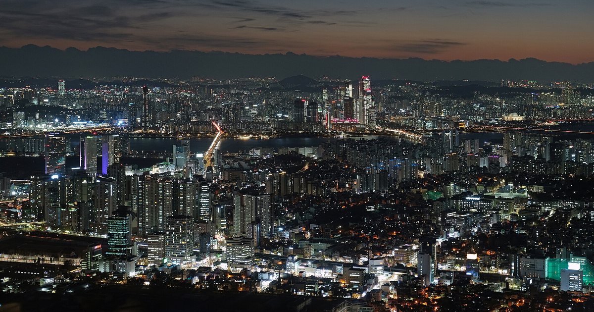 N Seoul Tower — 서울날씨 30도 늦더위 뒤 아침 5도 한파, 이례적 폭우와 태풍 원인은